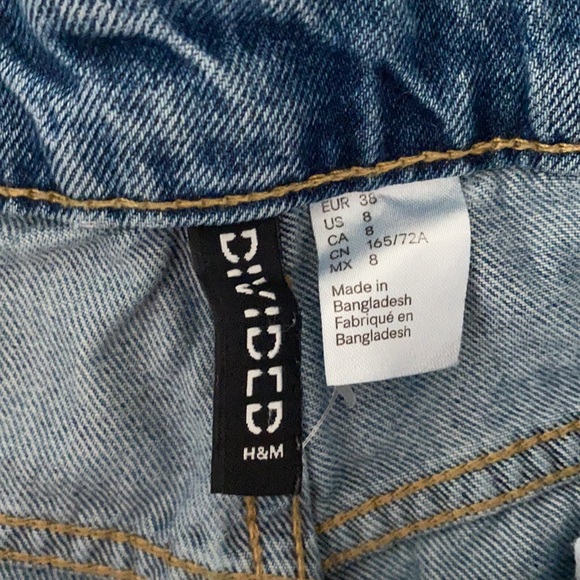 H&M button fly ripped Jean shorts - Picture 3 of 7